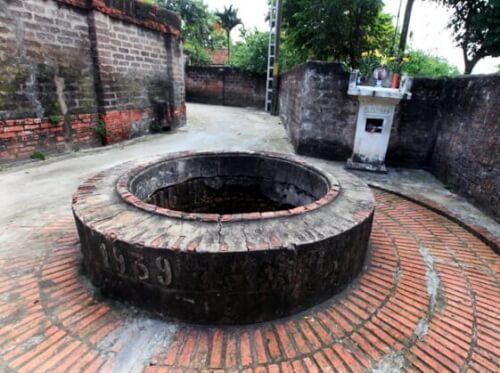 GIẾNG CỔ ĐÁ ONG Ở ĐƯỜNG LÂM